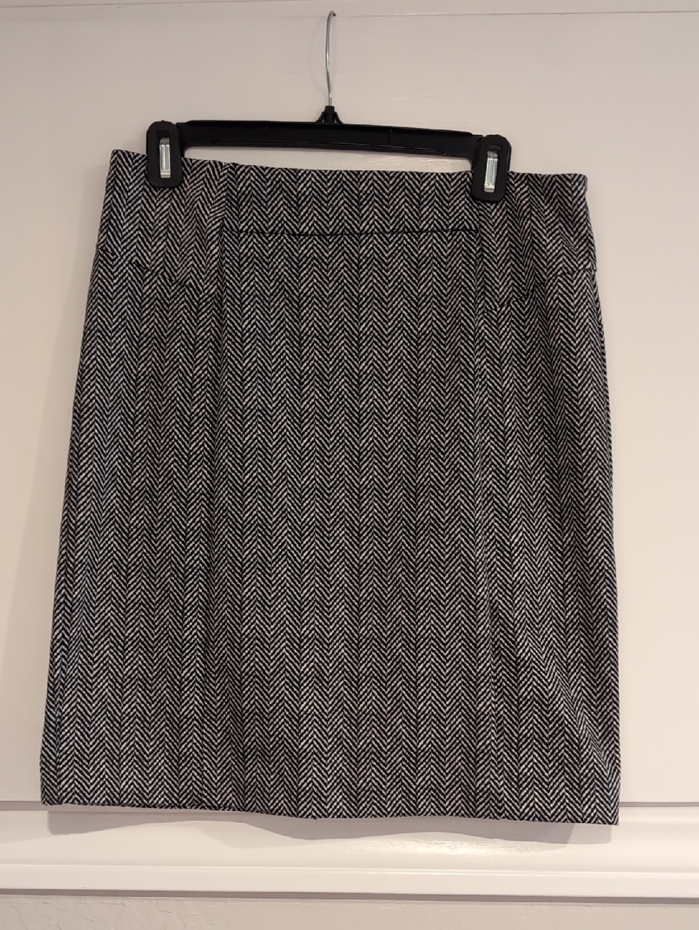 Classic Black and White Herringbone Pencil Skirt, 10.